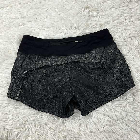 Lululemon Run Times Short II 4" Luminosity Foil Print Black Silver / Black - Picture 3 of 6